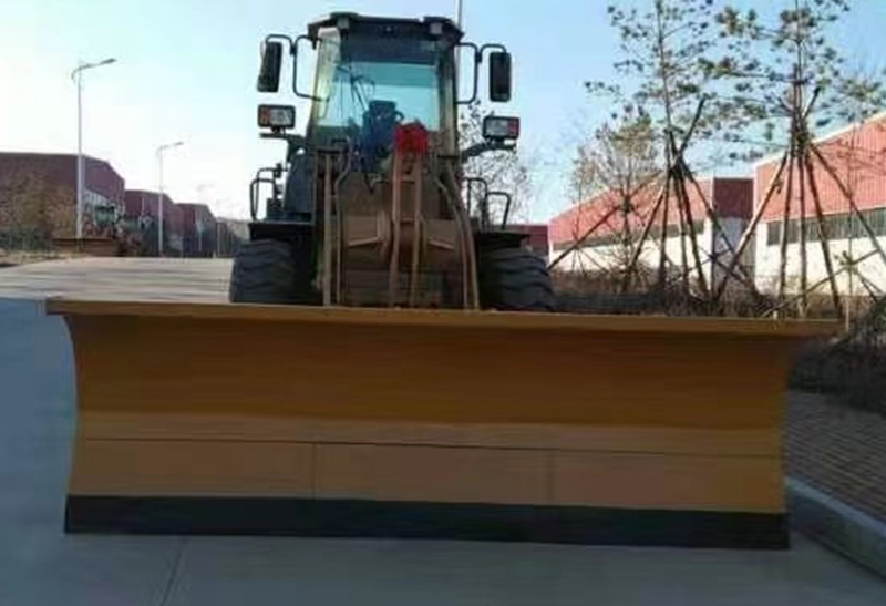 辽宁某物流园安装除雪铲